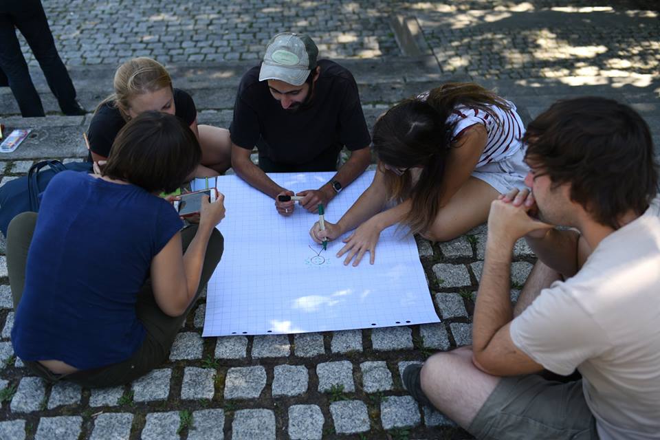 40363716_10451752156